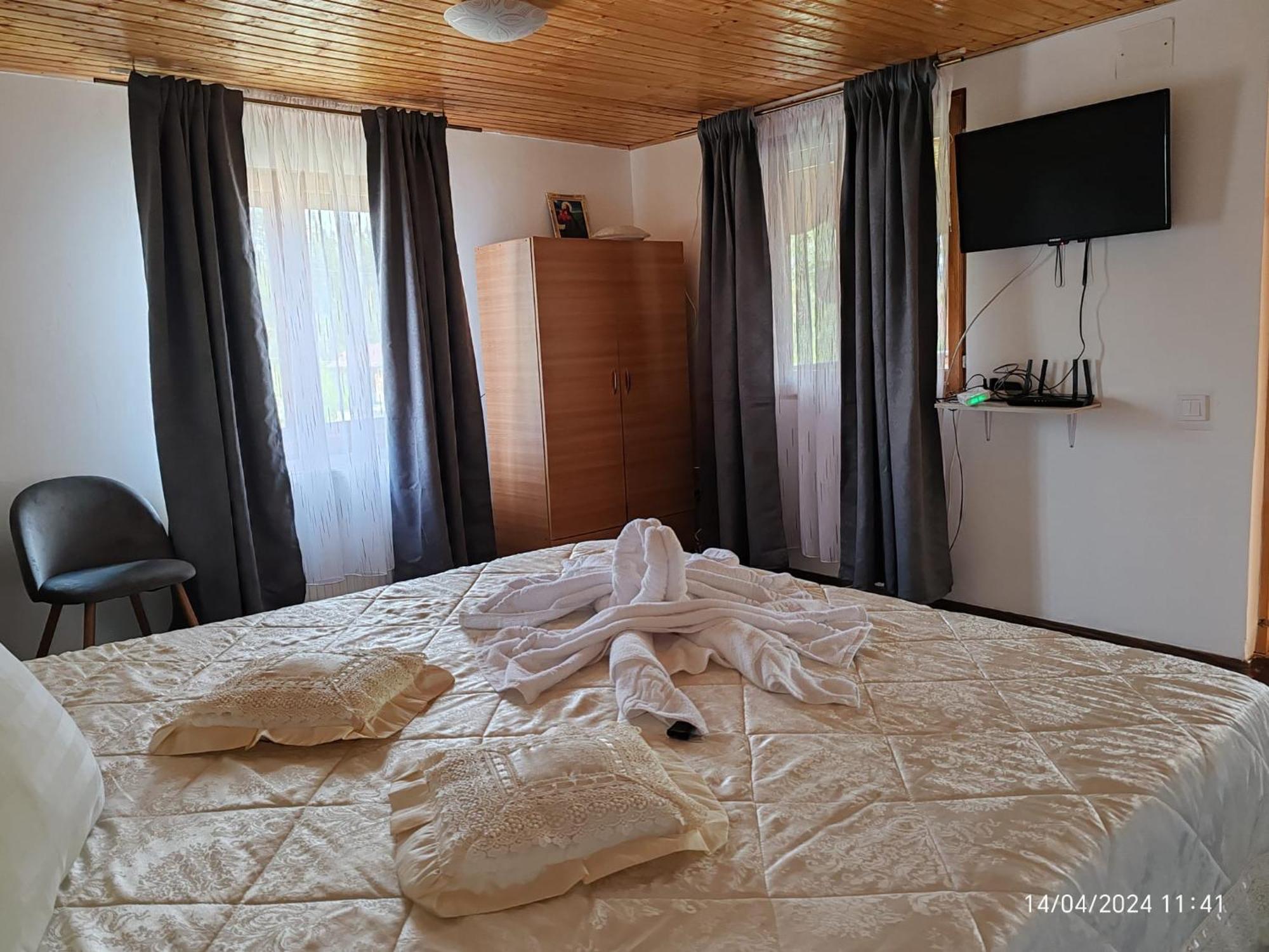 Гостевой дом Casa Soveja Rucareni Экстерьер фото